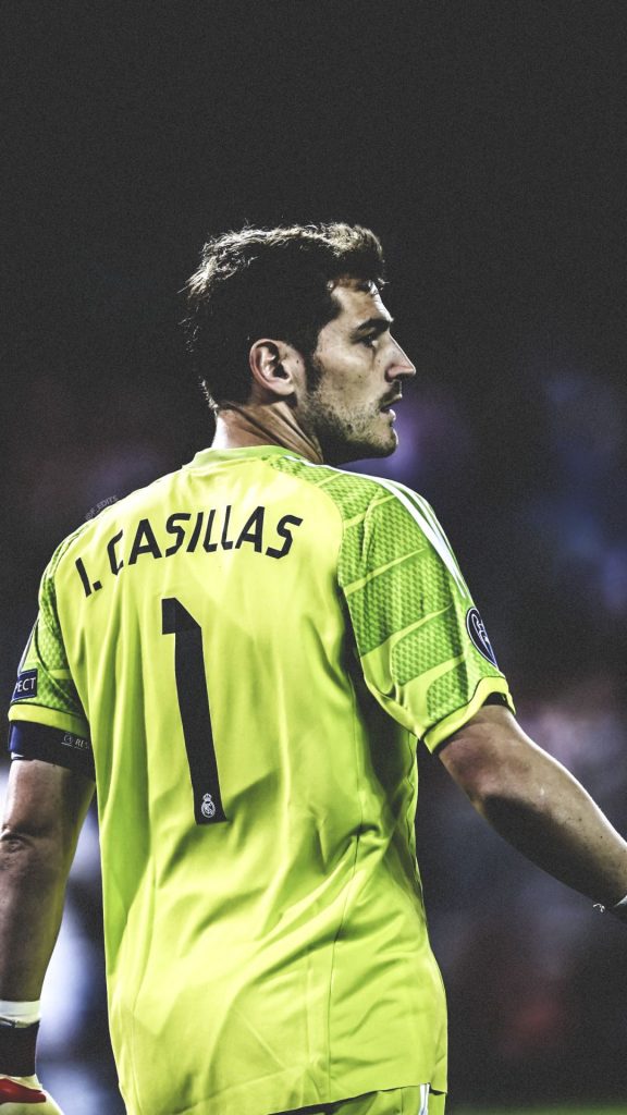 Iker Casillas nghỉ hưu